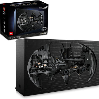 Lego Bathöhle Schaukasten Sammelset für Erwachsene – 76252. Transparente Acryl-Vitrine zur staubfreien Präsentation von Sammlerstücken.