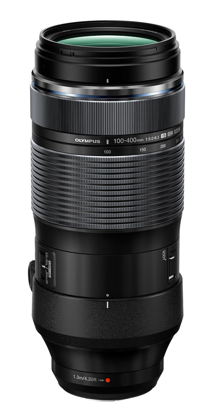 Olympus M.ZUIKO Digital ED 100-400mm f/5.0-6.3 IS Zoom Objektiv. Schwarzes, zylindrisches Telezoomobjektiv mit Bildstabilisierung zum Erfassen weit entfernter Motive.