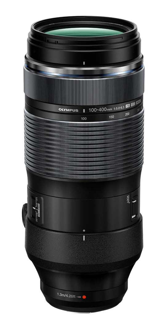 Olympus M.ZUIKO Digital ED 100-400mm f/5.0-6.3 IS Zoom Objektiv. Schwarzes, zylindrisches Telezoomobjektiv mit Bildstabilisierung zum Erfassen weit entfernter Motive.