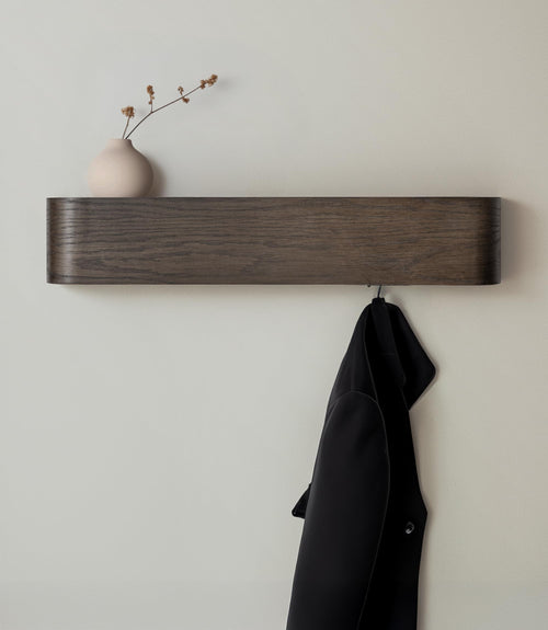 Kazai Toke Design-Wandgarderobe aus Echtholz – Eiche Dunkel. Wandgarderobe mit Haken zur Aufhängung von Kleidung.