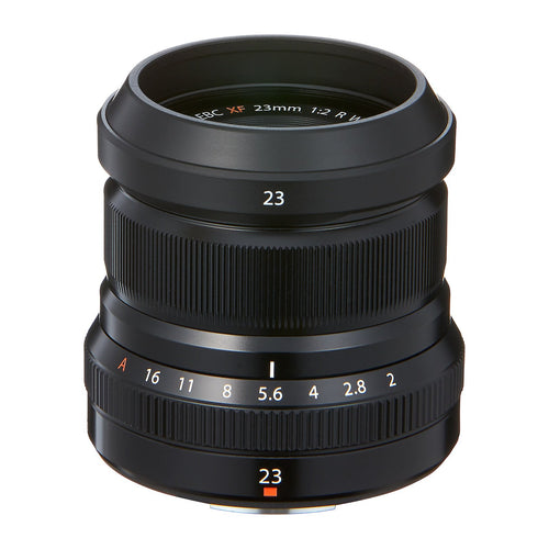 Fujifilm Fujinon XF 23mm F2 R WR Objektiv - Schwarz. Schwarzes Weitwinkelobjektiv für X-Mount-Kameras. Ermöglicht autofokussierte Aufnahmen.