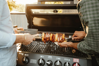 Enders Grillzubehör Set: Grillspiess Pro & Switch Grid Pizzastein