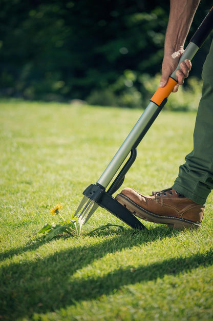 Fiskars Smart-Fit Teleskop-Unkrautstecher Schwarz/Orange