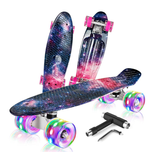 BELEEV Kinder Skateboard 22 Zoll Mini Cruiser mit LED-Leuchtrollen