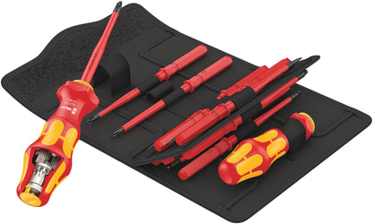 Wera KK Turbo i Imperial 1 Isolierter Schraubendreher Set. Mehrere Schraubendreher mit grün-schwarzen Griffen und rot-gelb isolierten Klingen zum sicheren Schrauben an elektrischen Bauteilen bis 1000V.