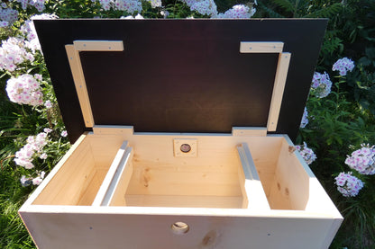 Igelfutterhaus mit Beobachtungsfenster Igelhotel - Edel geflammt