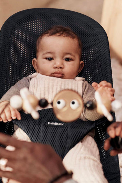 BabyBjörn Spielzeug für Babywippe Fröhliche Augen Schwarz-Weiss