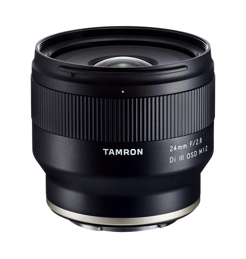 Tamron 24mm F/2.8 Di III OSD M 1:2 Objektiv – Sony E-Mount, ein schwarzes, zylindrisches Weitwinkelobjektiv für Sony E-Mount Kameras.