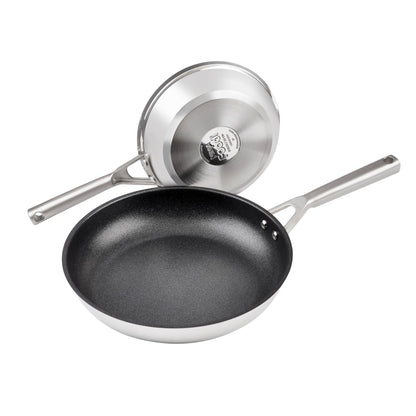 Ninja Foodi ZEROSTICK Edelstahl Bratpfannenset 20/28cm. Runde Edelstahlpfannen zum antihaftbeschichteten Braten von Speisen.