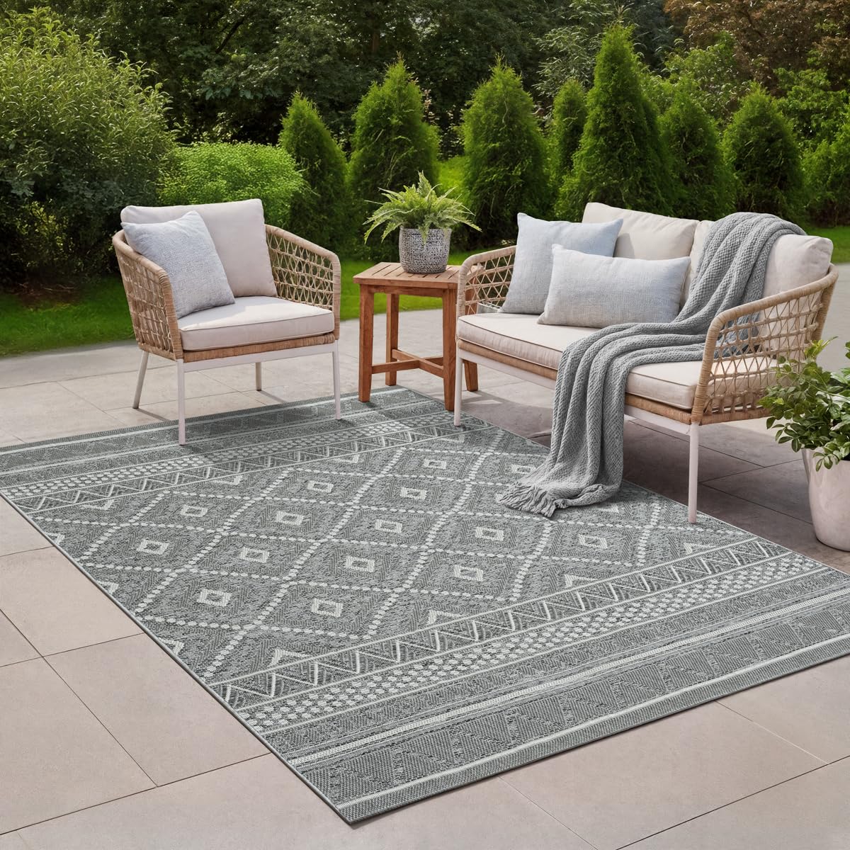 the carpet Calgary Outdoor Teppich Flachgewebe Grau 160 x 220 cm mit Rautenmuster für Balkon und Terrasse
