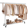 SONGMICS Kleiderständer auf Rollen Schwerlast - Silbern HSR175E01. Silberner Metallständer mit Rollen für hängende Kleidung.