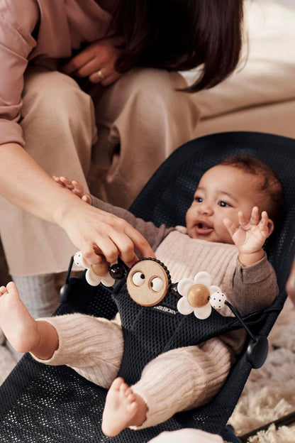 BabyBjörn Spielzeug für Babywippe Fröhliche Augen Schwarz-Weiss