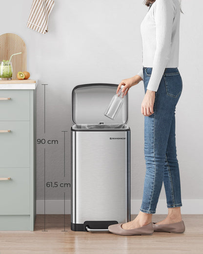 SONGMICS Mülleimer 30 Liter, Treteimer aus Stahl, Softclose, silbern