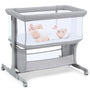 Growaystory Beistellbett Baby Zustellbett mobil, hellgrau. Atmungsaktives Netz, Rollen, Höhenverstellung; für Säuglinge sicher am Elternbett.