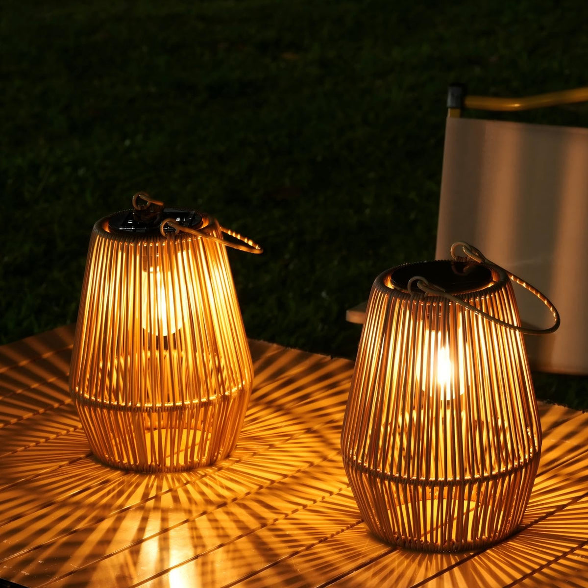 KagoLing Solarlaterne 2er-Set, handgeflochtene Rattan-Solarlampe mit warmweissem Licht, hängend und stehend