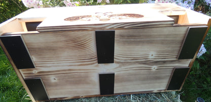 Igelfutterhaus mit Beobachtungsfenster Igelhotel - Edel geflammt