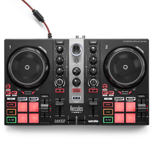 Hercules DJControl Inpulse 200 MK2 Einsteiger DJ Controller. Rechteckig, schwarz, mit zwei Jogwheels, Fader und Pads. Zum Mixen und Scratchen von Musik.