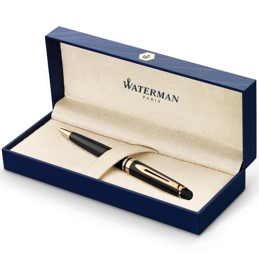 Waterman Expert Kugelschreiber - Schwarz/Gold. Schwarzer, zylindrischer Stift mit goldenen Akzenten. Dient zum Schreiben auf Papier durch Drehen des Gehäuses zum Ausfahren der Mine.
