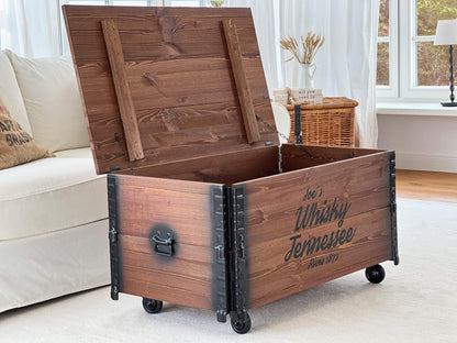 Uncle Joe's Couchtisch XL Whisky Truhe Stauraum Braun