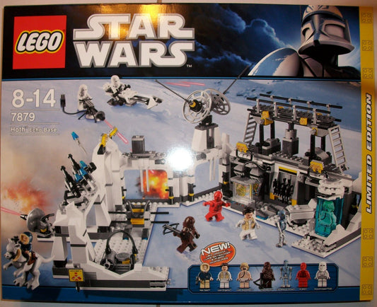 LEGO Star Wars Hoth Echo Base – Konstruktions-Set 7879: Eine Basis aus blauen und weißen Bausteinen mit Minifiguren. Zum Nachbau einer Szene aus Star Wars Hoth.