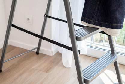 DRABEST Stehleiter 8 Stufen – Trittleiter aus Stahl Grau