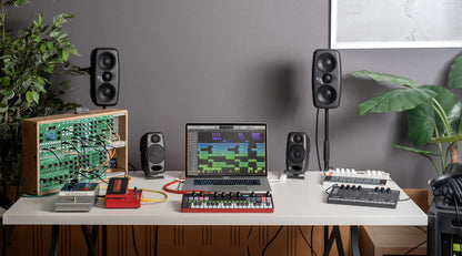 IK Multimedia UNO Synth Pro Desktop Polyphoner Synthesizer