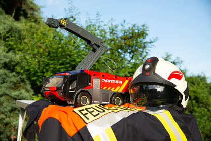 Dickie Toys RC Flughafenfeuerwehr Rosenbauer Panther 6x6 - 56cm