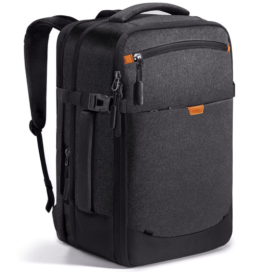 Inateck Ryanair Handgepäck 40x20x25 Laptop Rucksack 14 Zoll, schwarz. Transportiert Laptop als Ryanair-Gepäck.