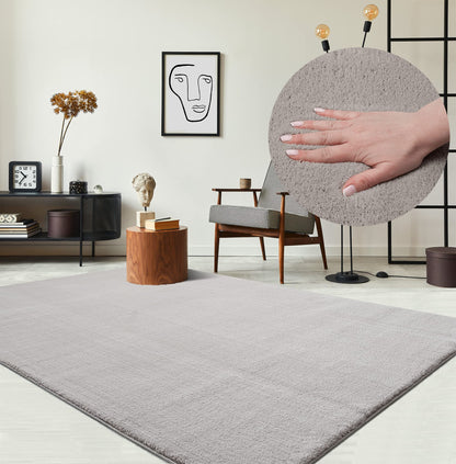 the carpet Relax Kurzflor-Teppich, waschbar, Sand, 140 x 200 cm, flauschiger Flor in Felloptik, rechteckig