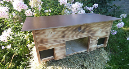 Igelfutterhaus mit Beobachtungsfenster Igelhotel - Edel geflammt