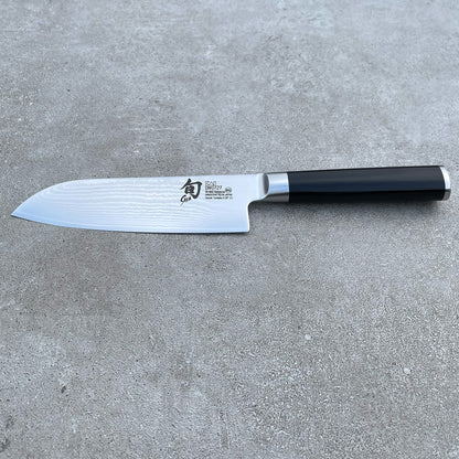 Kai Shun Classic Damastmesser Set DM-0727 – Santoku 14cm + Eichenbrett