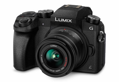 Panasonic DMC-G70K Lumix Systemkamera - 14-42mm Kit schwarz. Schwarze Systemkamera mit 14-42mm Objektiv für Fotos & Videos.