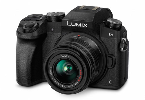 Panasonic DMC-G70K Lumix Systemkamera - 14-42mm Kit schwarz. Schwarze Systemkamera mit 14-42mm Objektiv für Fotos & Videos.