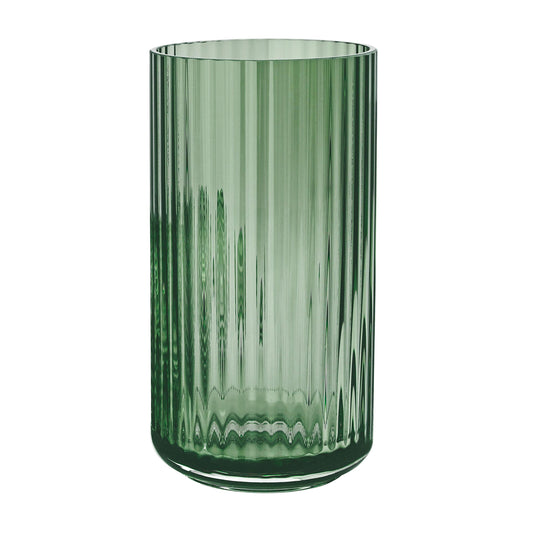 Lyngby Porcelæn Lyngby Vase mundgeblasen Glas H25 cm - Grün. Eine zylindrische Glasvase, ideal für Blumen.