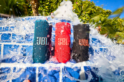 JBL Grip Bluetooth Lautsprecher mit JBL Pro Sound, Blau