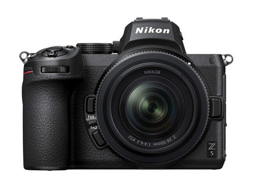 Nikon Z 5 Vollformat-Kamera mit 24-50mm VR Objektiv. Schwarzes Gehäuse mit angesetztem 24-50mm Objektiv für hochauflösende Fotografie.