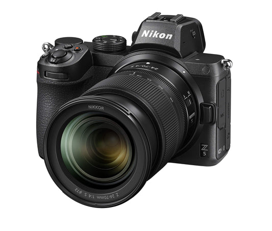 Nikon Z 5 Spiegellose Vollformat-Kamera 24-70mm Kit: Schwarzes Gehäuse mit angesetztem Objektiv für hochauflösende Foto- und Videoaufnahmen.