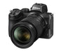 Nikon Z 5 Spiegellose Vollformat-Kamera 24-70mm Kit: Schwarzes Gehäuse mit angesetztem Objektiv für hochauflösende Foto- und Videoaufnahmen.